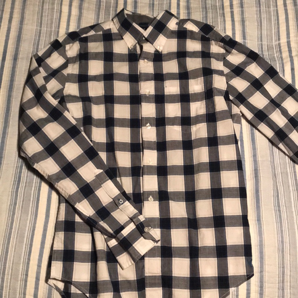 American Eagle Button Up